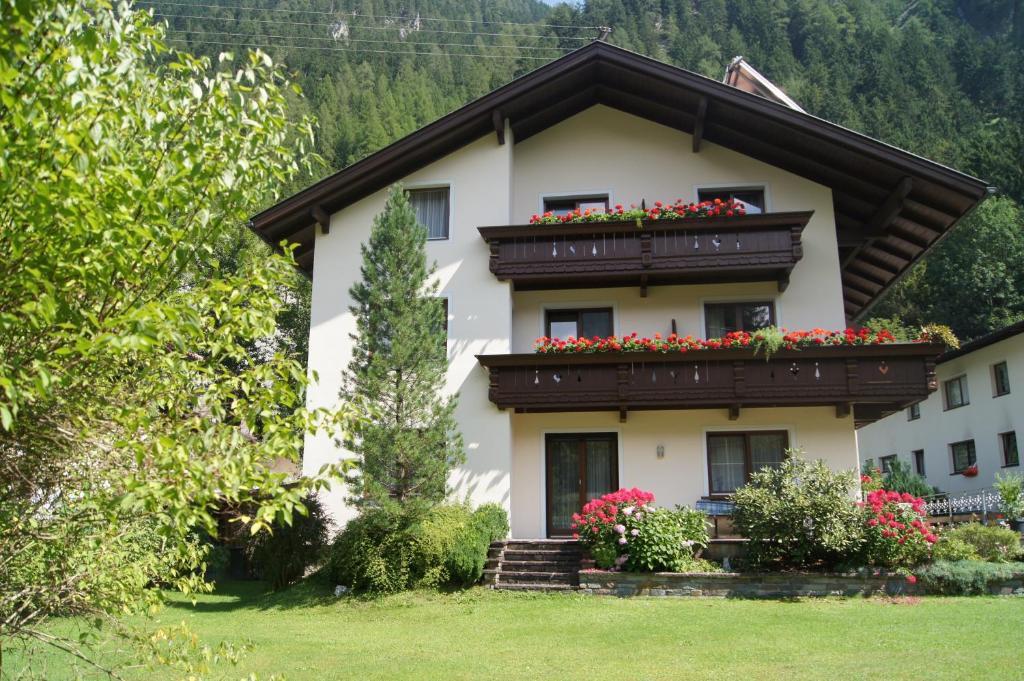 Haus Josef Bed & Breakfast Mayrhofen Dış mekan fotoğraf
