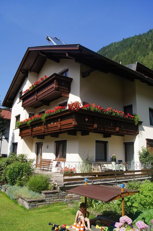 Haus Josef Bed & Breakfast Mayrhofen Dış mekan fotoğraf